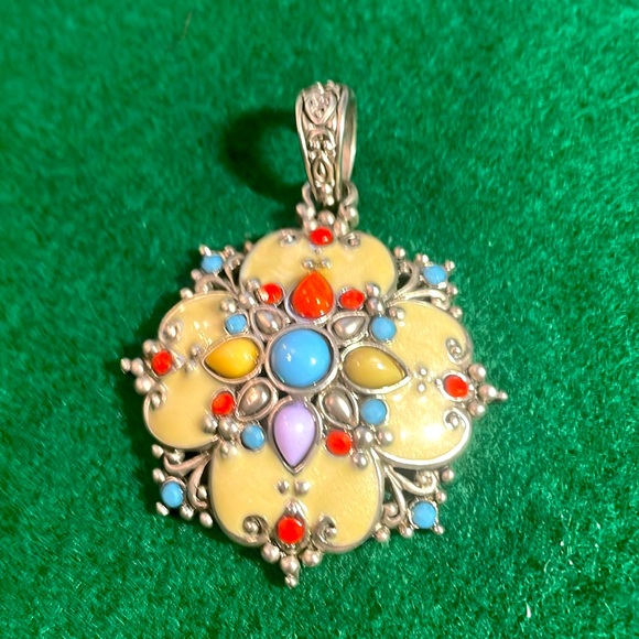 Beautiful silver pendant - Picture 1 of 5